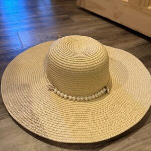NWOT Straw Beach Hat